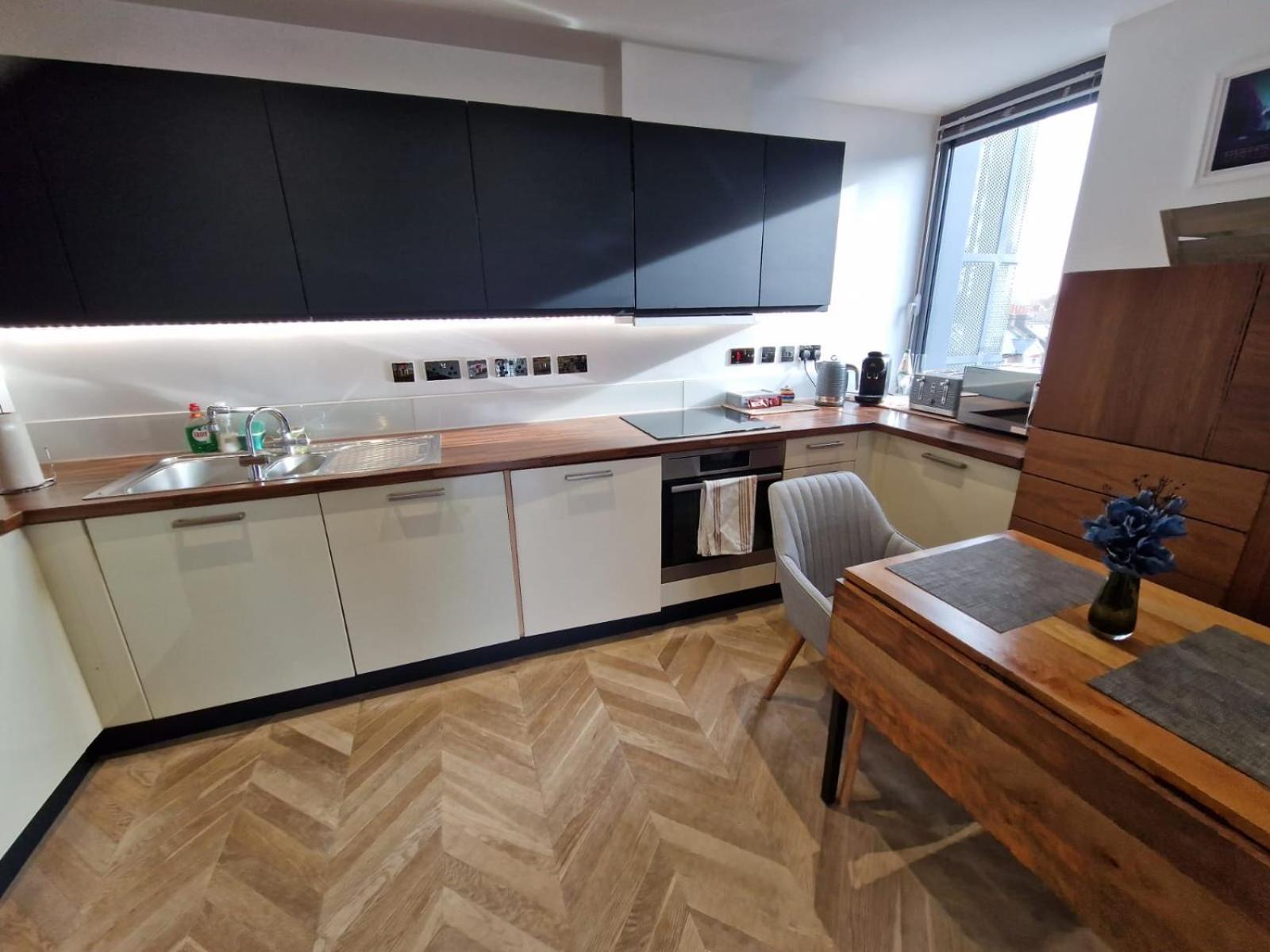 Cosy 1 Bedroom Apartment With Balcony Near Chiswick 런던 외부 사진
