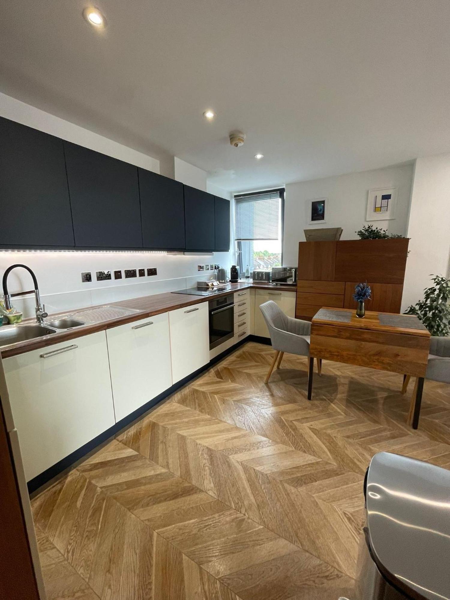 Cosy 1 Bedroom Apartment With Balcony Near Chiswick 런던 외부 사진